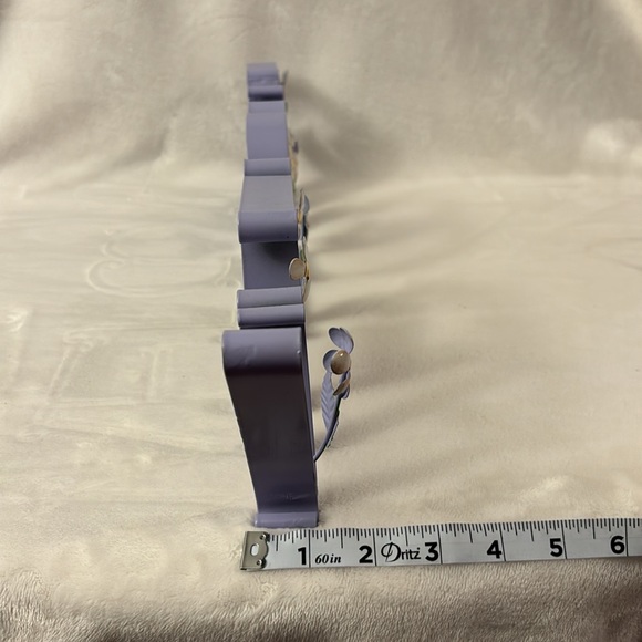 Lavender “Welcome” sign with daisies. - Picture 7 of 7